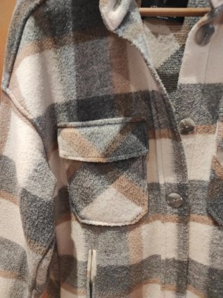 Sobrecamisa cuadros beige y gris