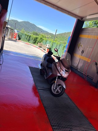 Suzuki Burgman AN 250 Gris