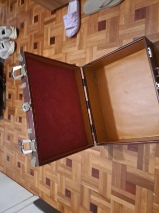 Maleta antigua de cuero