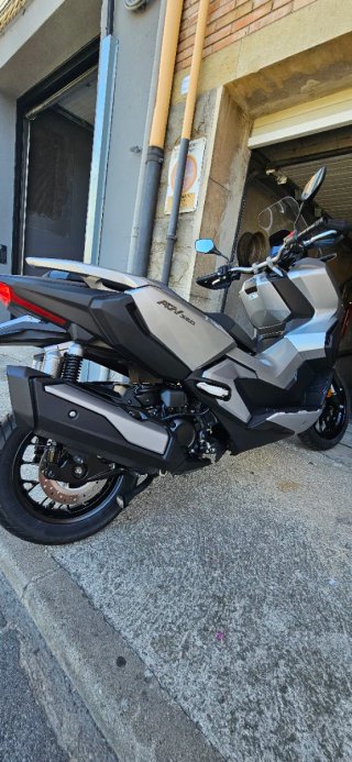 Honda ADV350 2023 como nueva, 4000km poco uso!
