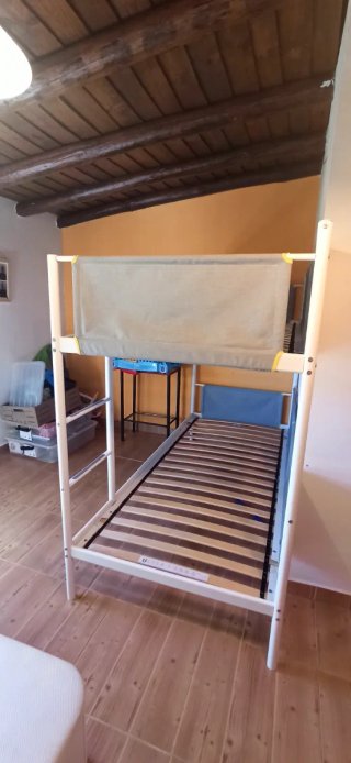 Litera metálica IKEA