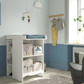 Cambiador Ikea Samagora y librería