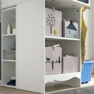 Cambiador Ikea Samagora y librería