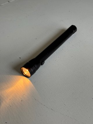 Linterna a pilas Negra