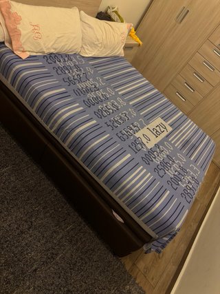 Cama con almacenaje