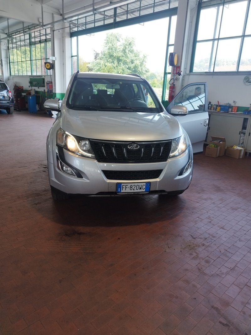 Mahindra XUV 500 2016 - foto 1