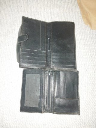Cartera de piel negra