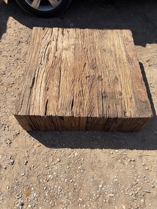 Mesa de madera rústica
