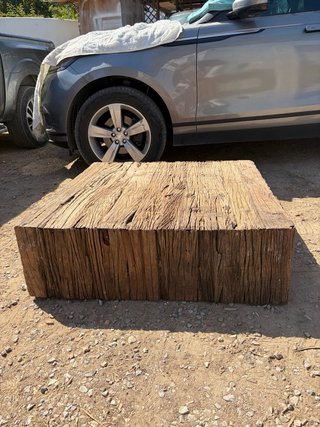 Mesa de madera rústica
