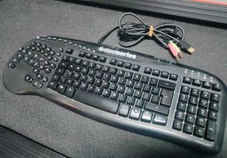 Teclado Gaming SteelSeries Merc Stealth KUH0702