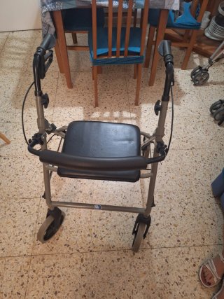 Andador Vermeiren Rollator 286I