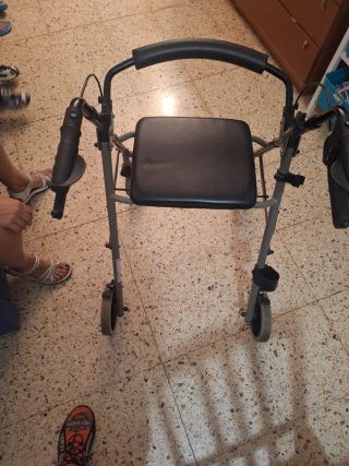 Andador Vermeiren Rollator 286I