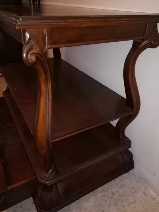 Mesa de madera con 2 cajones