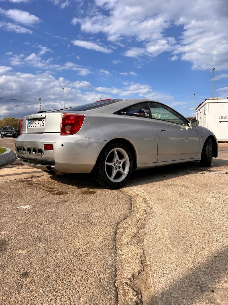 Toyota Celica 2000 - foto 1