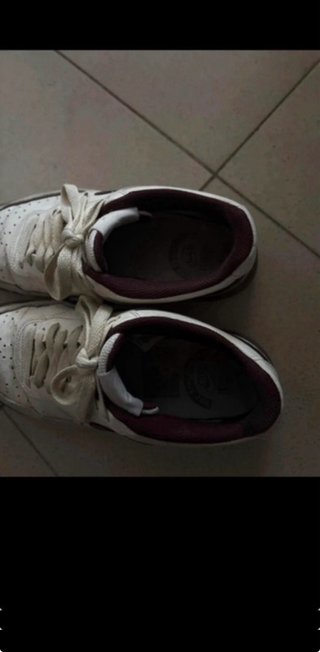 Scarpe Nike bianche e marroni