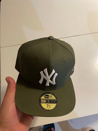 Gorra New Era 59FIFTY Verde Oliva talla 56,8