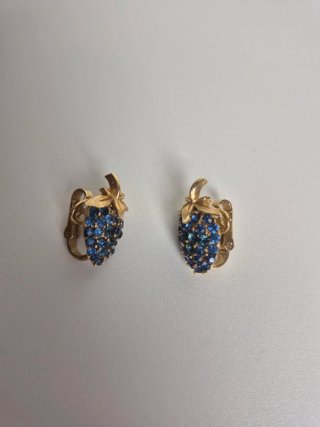 Orecchini Trifari fragola strass blu