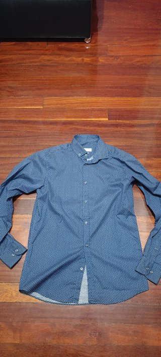 Camisa Easy Wear azul con microestampado
