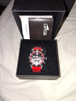 Reloj Lotus Plata y Rojo