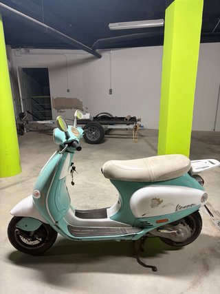 Vespa ET2 Azul y Blanco