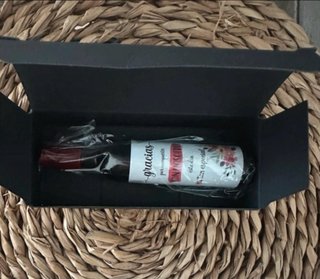 Lote 24 imanes/abrelatas forma de vino con mensaje
