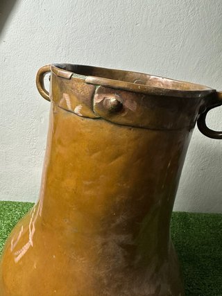 Cántaro de cobre con asas antiguedad.
