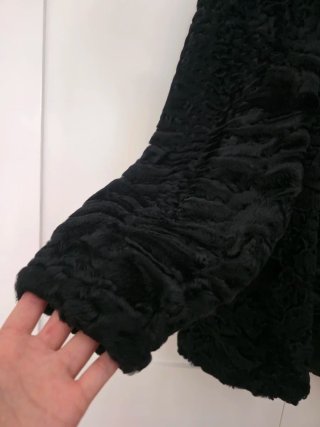 Abrigo de astracán negro