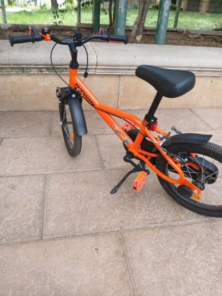 Bicicleta infantil color naranja