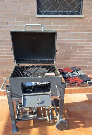 Parrilla Carbón Tepro Negra y Plateada