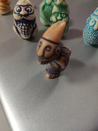 FIGURAS TOTEM KINDER