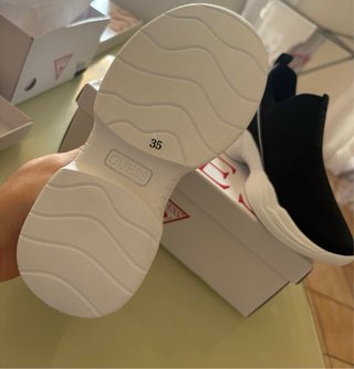 Zapatillas Guess Negras y Blancas