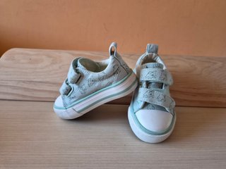 Zapatos bebé. Talla 18.