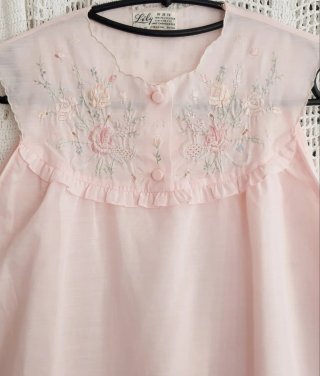 Camisa de dormir LILY 38 (L) rosa bordada