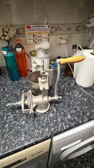 Molino de cereales manual