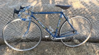 Bicicleta de carreras azul Turbo