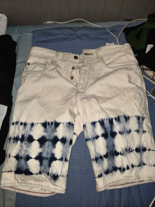 Pantalón corto vaquero tie-dye