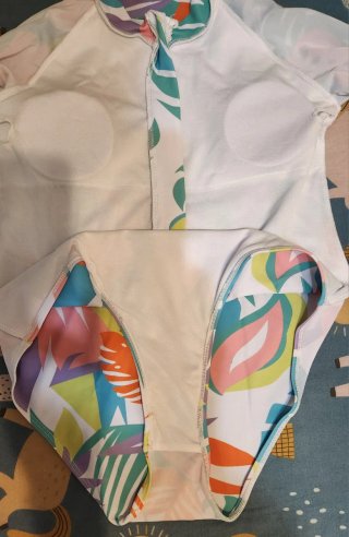 Bañador licra manga larga estampado. Talla 160.