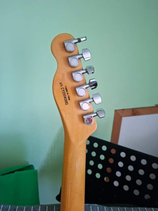 FENDER TELECASTER