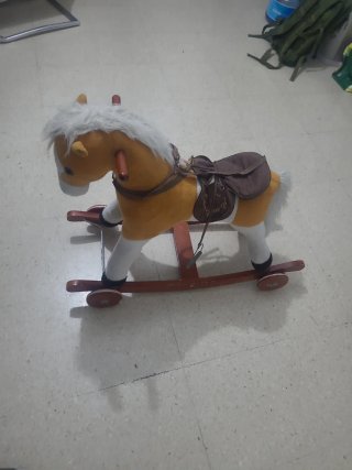 Caballito balancín y correpasillos de madera