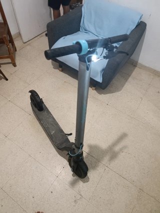 Patinete eléctrico infantil gris
