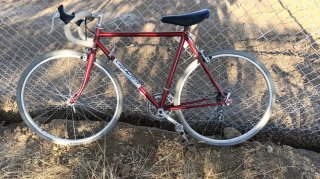 Bicicleta de carreras roja Caja Duero