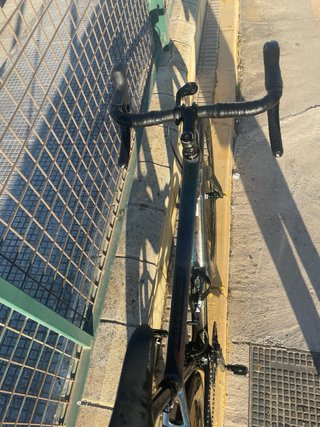 Bicicleta de carretera negra