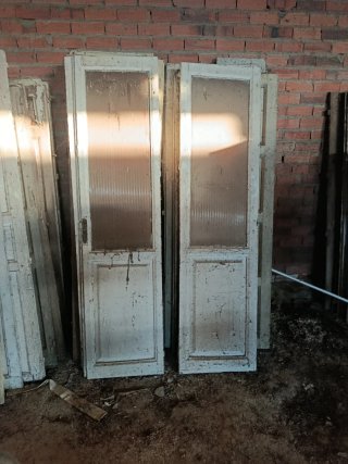 Puertas antiguas de madera con cristal