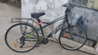 Bicicleta de montaña negra