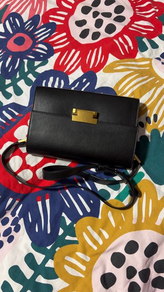 Bolso Negro Massimo Dutti con Detalle Dorado