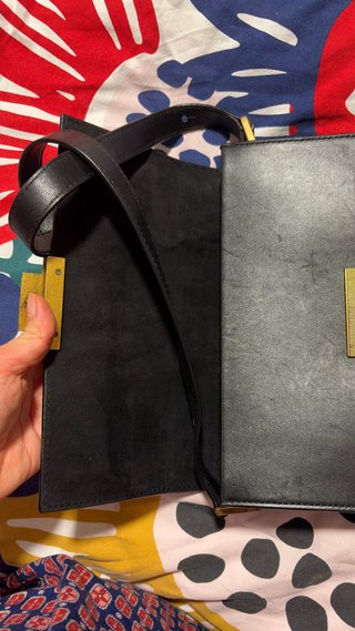 Bolso Negro Massimo Dutti con Detalle Dorado