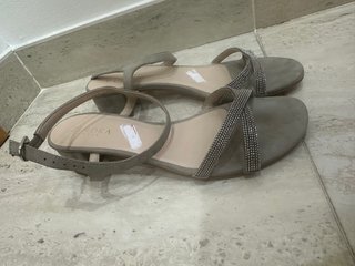 Sandalias Zendra grises talla 38