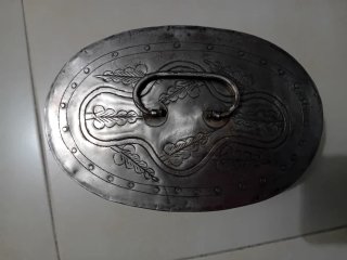 Caja metálica decorada
