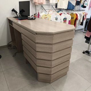 Mostrador de madera para tienda