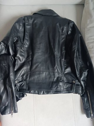 Cazadora efecto piel Zara